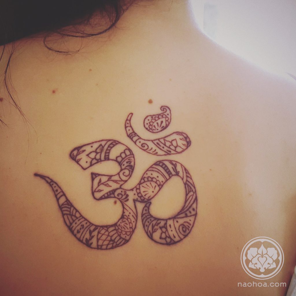 Henna-style tattoo by Naomi Hoang at NAOHOA Luxury Bespoke Tattoos, Cardiff (Wales, UK).